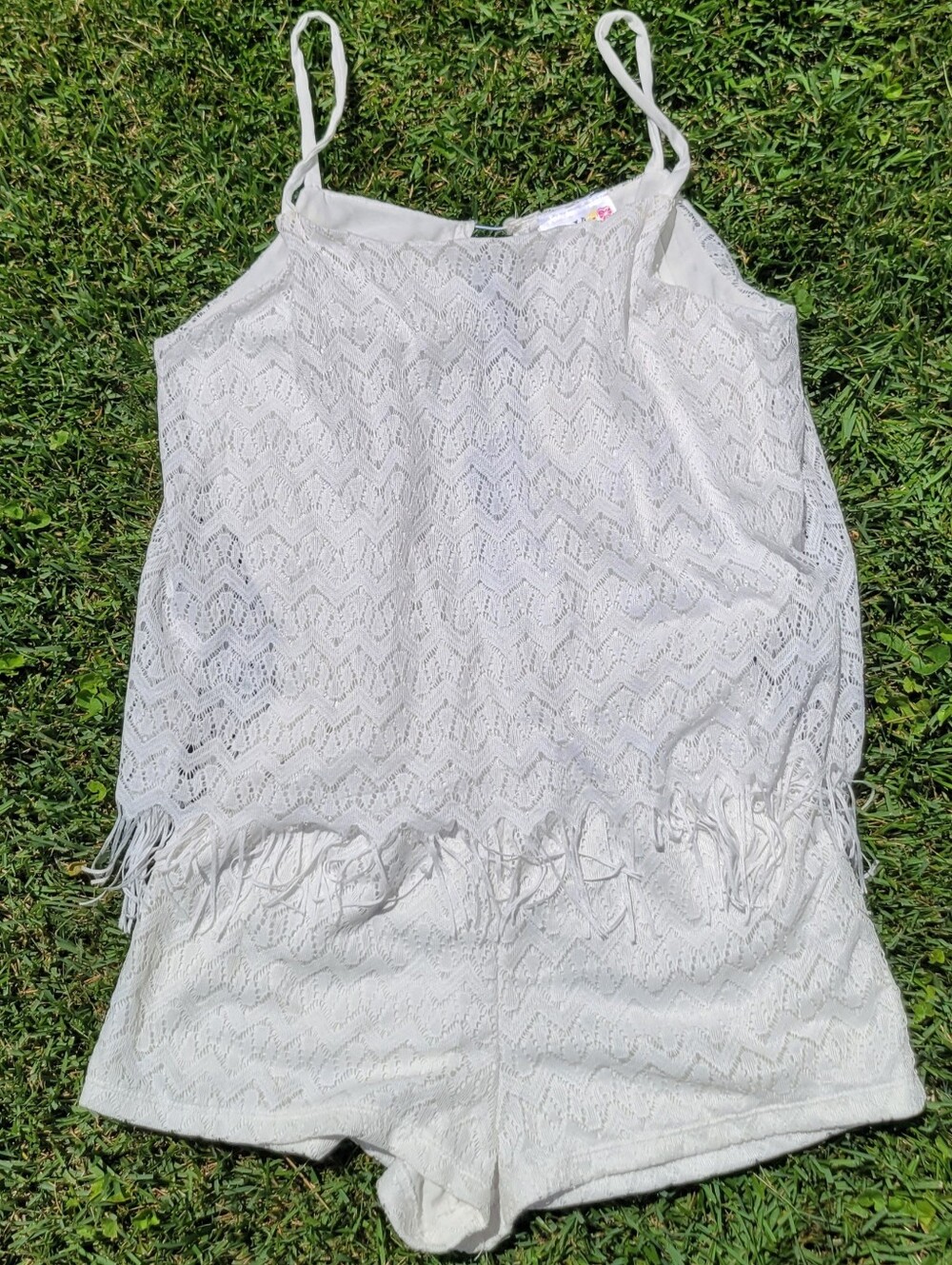 Lemon Kiss White Chevron Spaghetti Strap Short Romper Fringe Hem Womens Medium